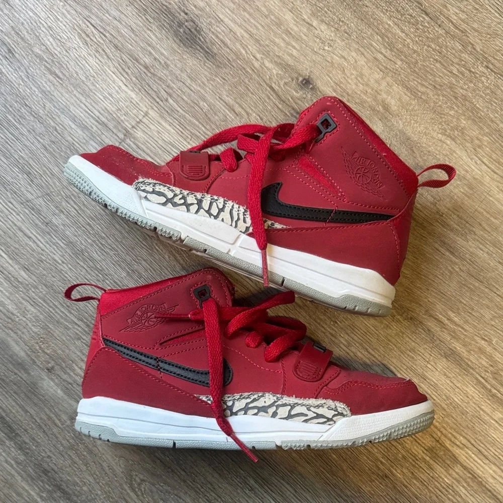 Jordan Kids Red Sneakers - Picture 4 of 7